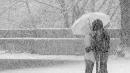 innamorati sotto la neve