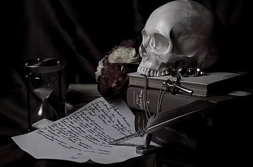 Il gotico in letteratura con teschi e paura