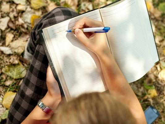 la necessita di scrivere poesie e racconti