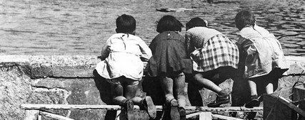 foto con bambini di Antonia Pozzi