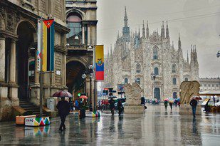 milano sotto la pioggia d'inverno