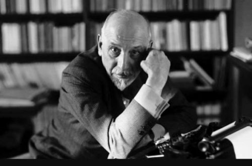Pirandello nel suo studio